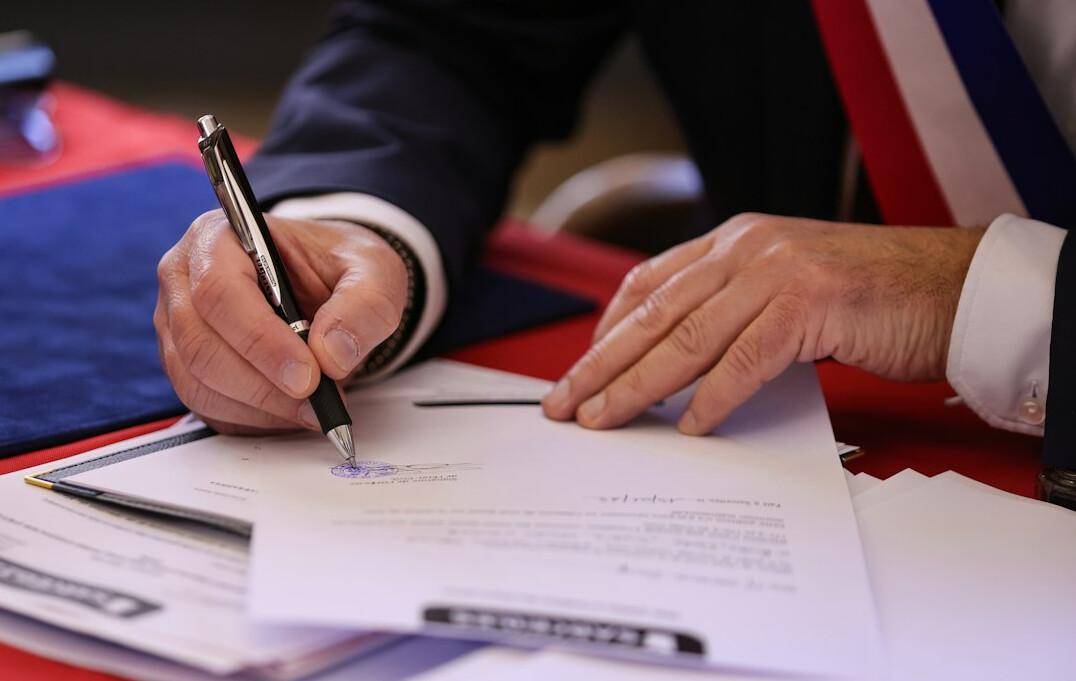 business contract signing